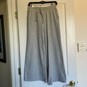 Wide leg crop sweat pant.